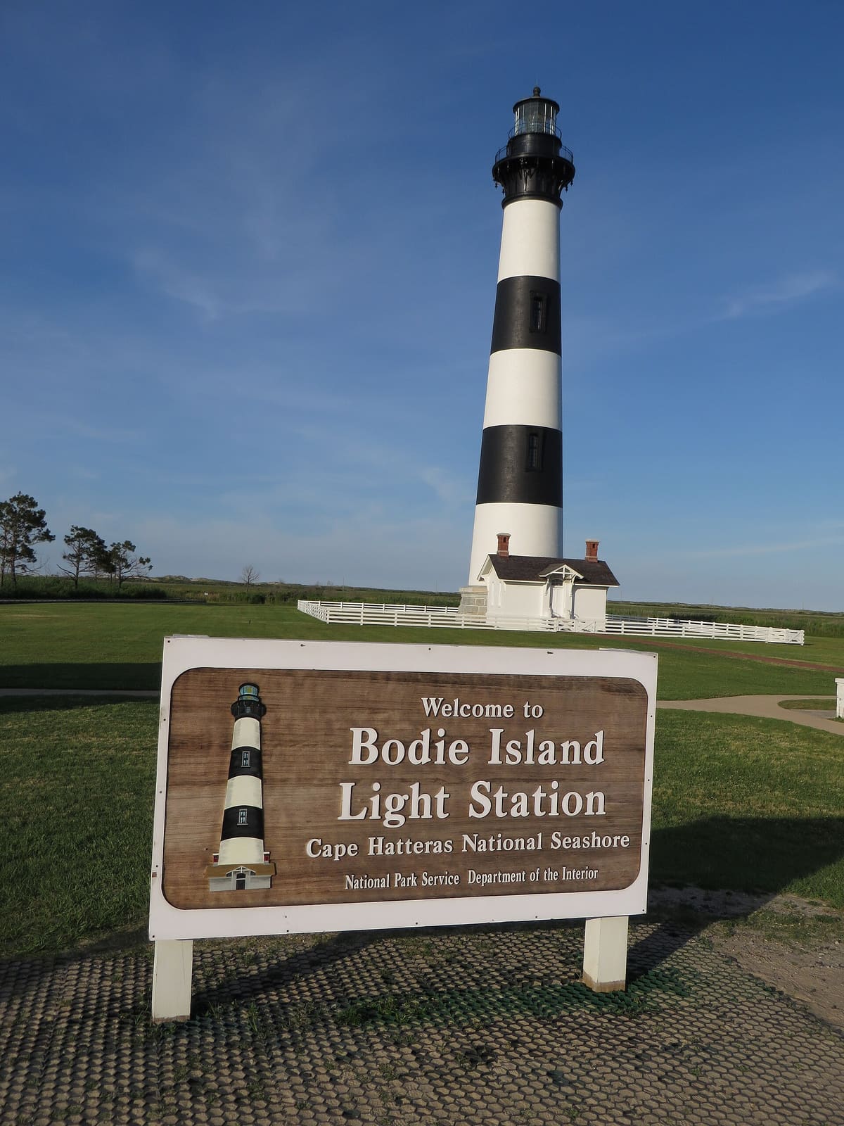 The welcome sign at the entrance with the tower standing behind it